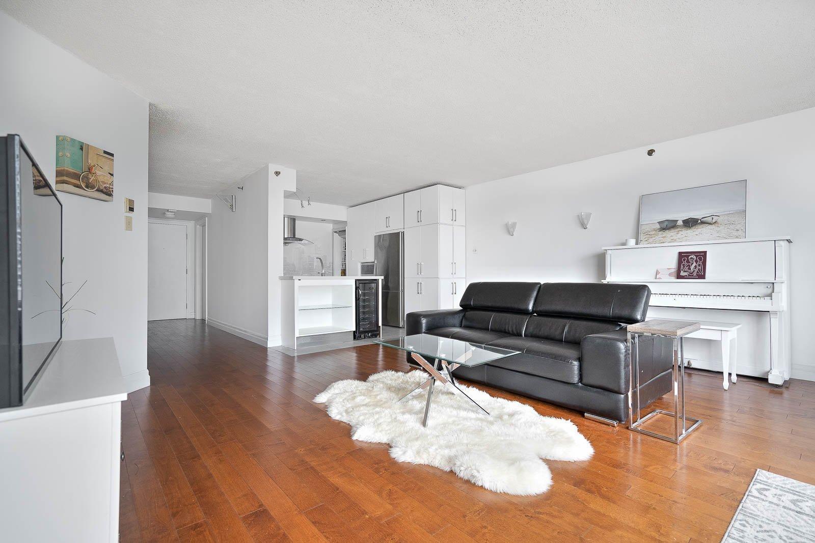 









1050


Av. Amesbury

, 725,
Montréal (Ville-Marie),




QC
H3H2V1

