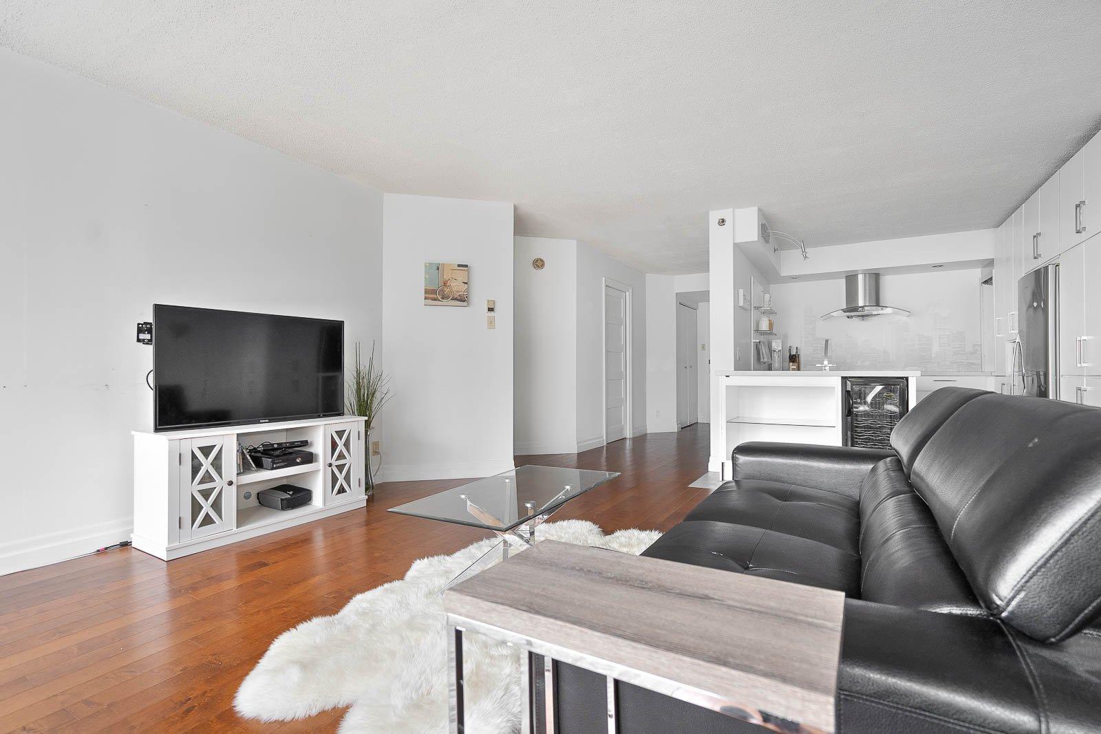 









1050


Av. Amesbury

, 725,
Montréal (Ville-Marie),




QC
H3H2V1

