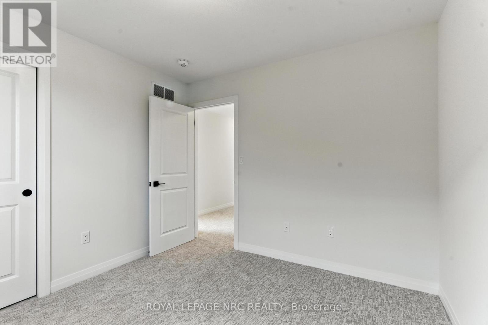












1022 KRAFT ROAD N

,
Fort Erie (Crescent Park),




Ontario
L2A4M4


