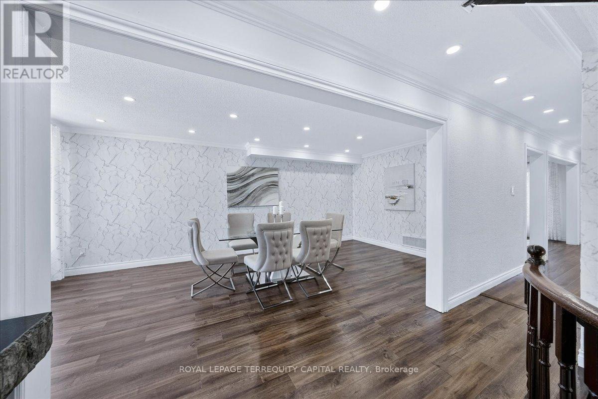 












200 YELLOWOOD CIRCLE

,
Vaughan,




Ontario
L4J8M4

