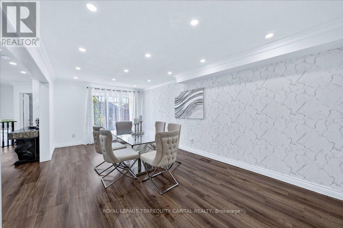 












200 YELLOWOOD CIRCLE

,
Vaughan,




Ontario
L4J8M4

