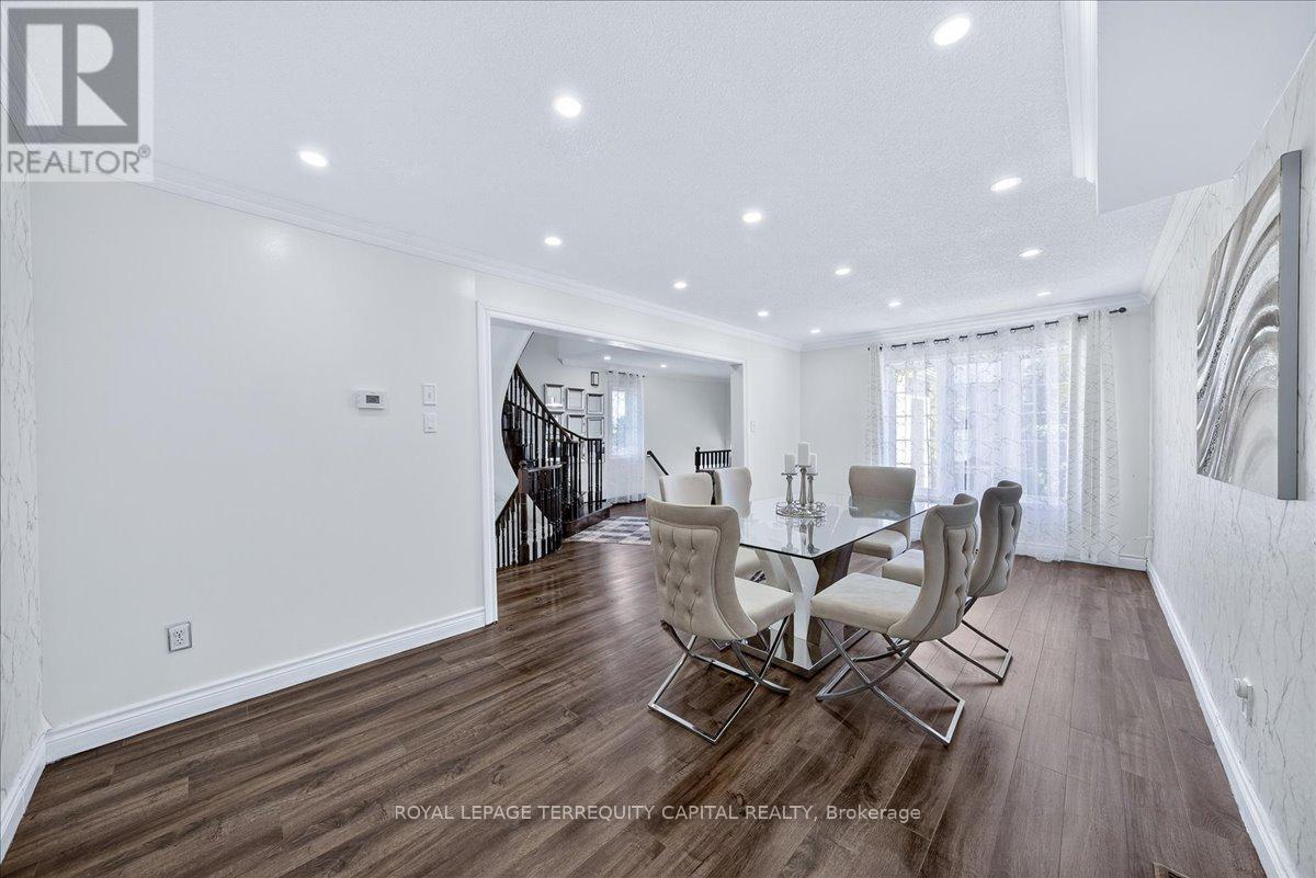 












200 YELLOWOOD CIRCLE

,
Vaughan,




Ontario
L4J8M4

