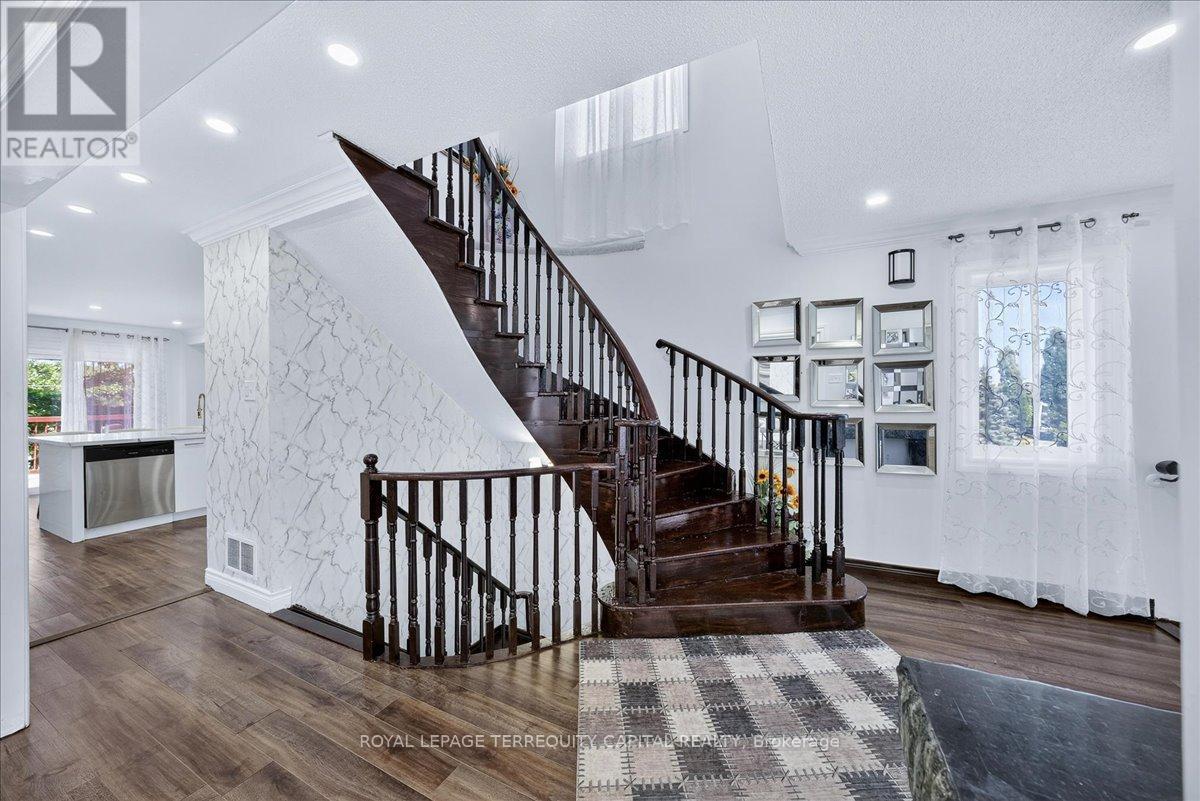 












200 YELLOWOOD CIRCLE

,
Vaughan,




Ontario
L4J8M4

