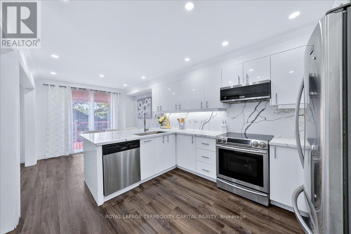 












200 YELLOWOOD CIRCLE

,
Vaughan,




Ontario
L4J8M4

