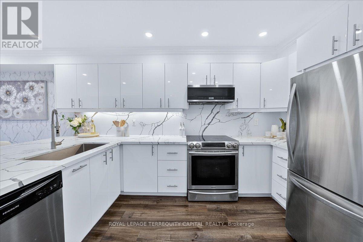 












200 YELLOWOOD CIRCLE

,
Vaughan,




Ontario
L4J8M4


