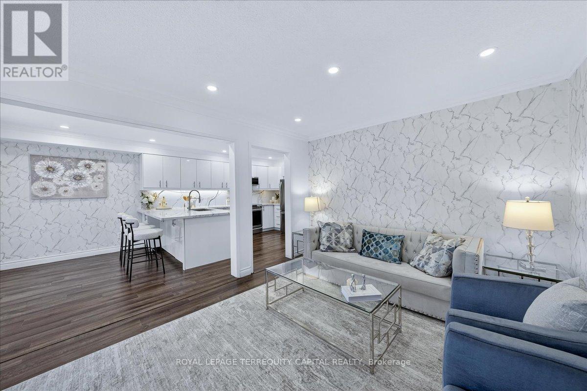 












200 YELLOWOOD CIRCLE

,
Vaughan,




Ontario
L4J8M4

