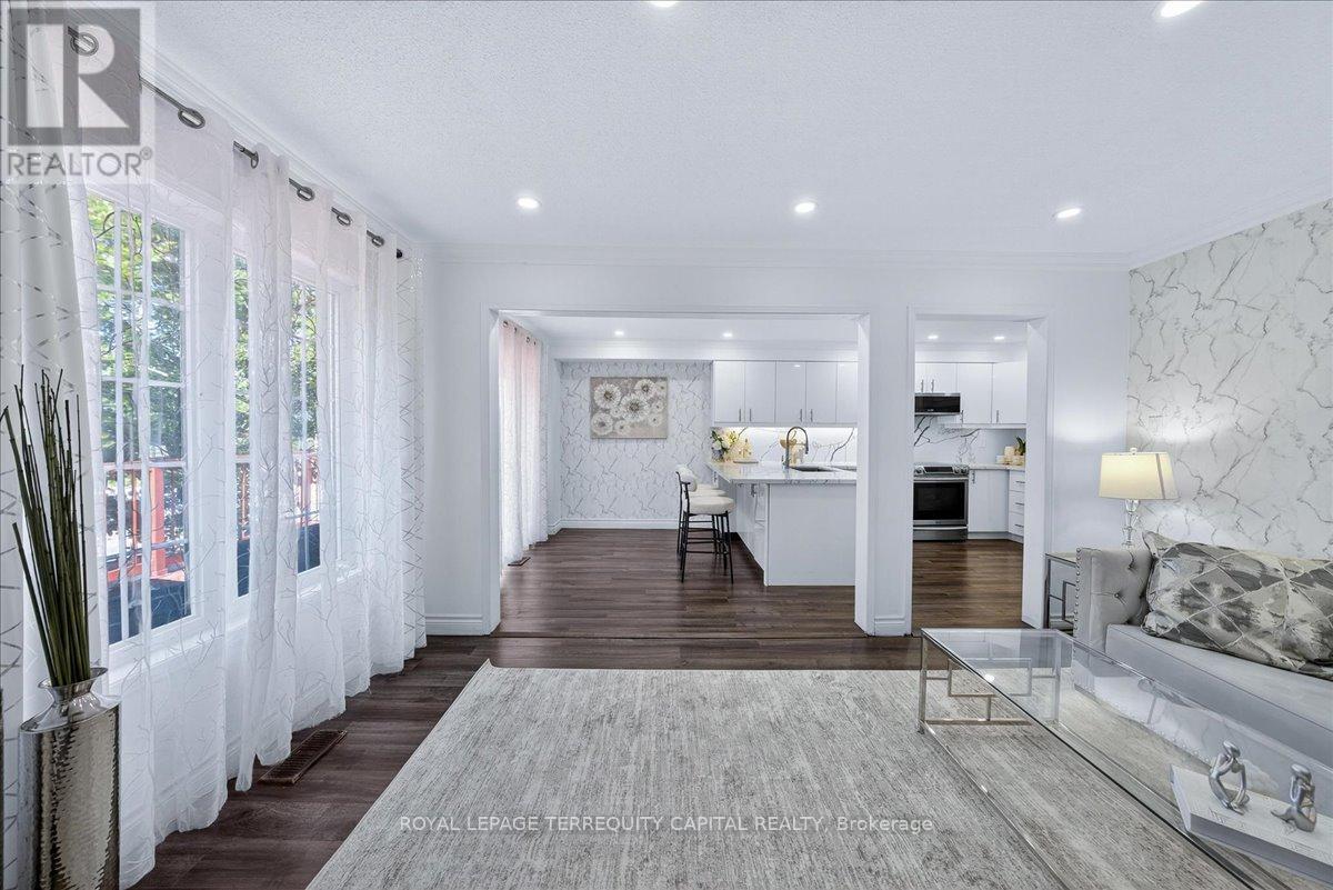 












200 YELLOWOOD CIRCLE

,
Vaughan,




Ontario
L4J8M4

