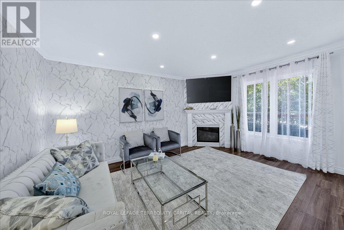 












200 YELLOWOOD CIRCLE

,
Vaughan,




Ontario
L4J8M4

