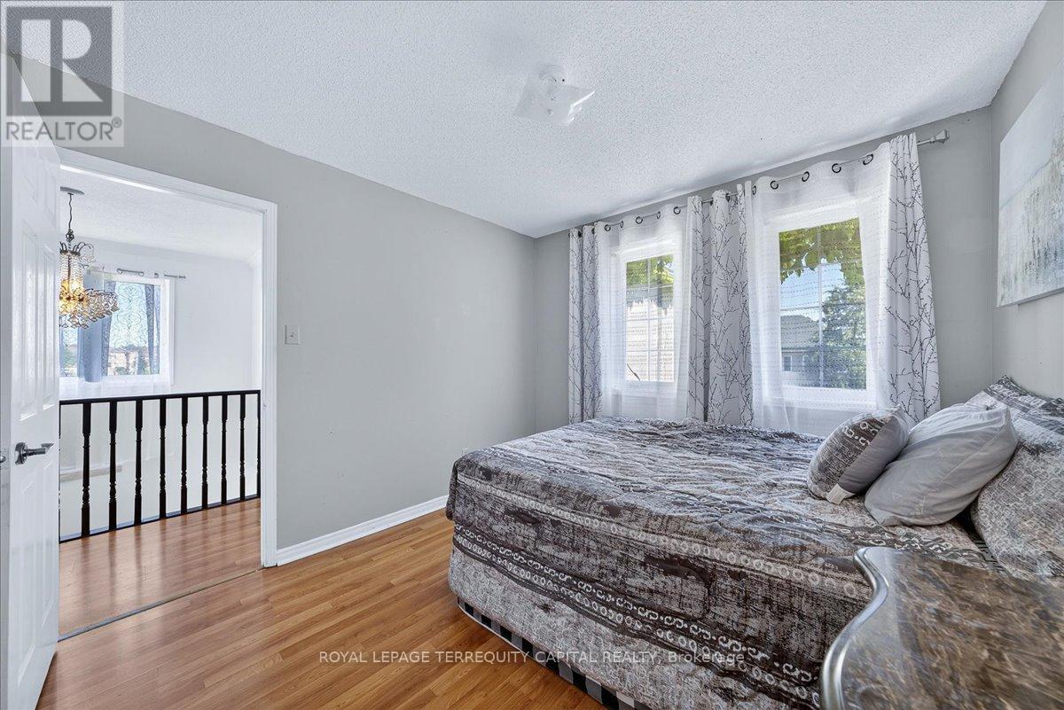 












200 YELLOWOOD CIRCLE

,
Vaughan,




Ontario
L4J8M4

