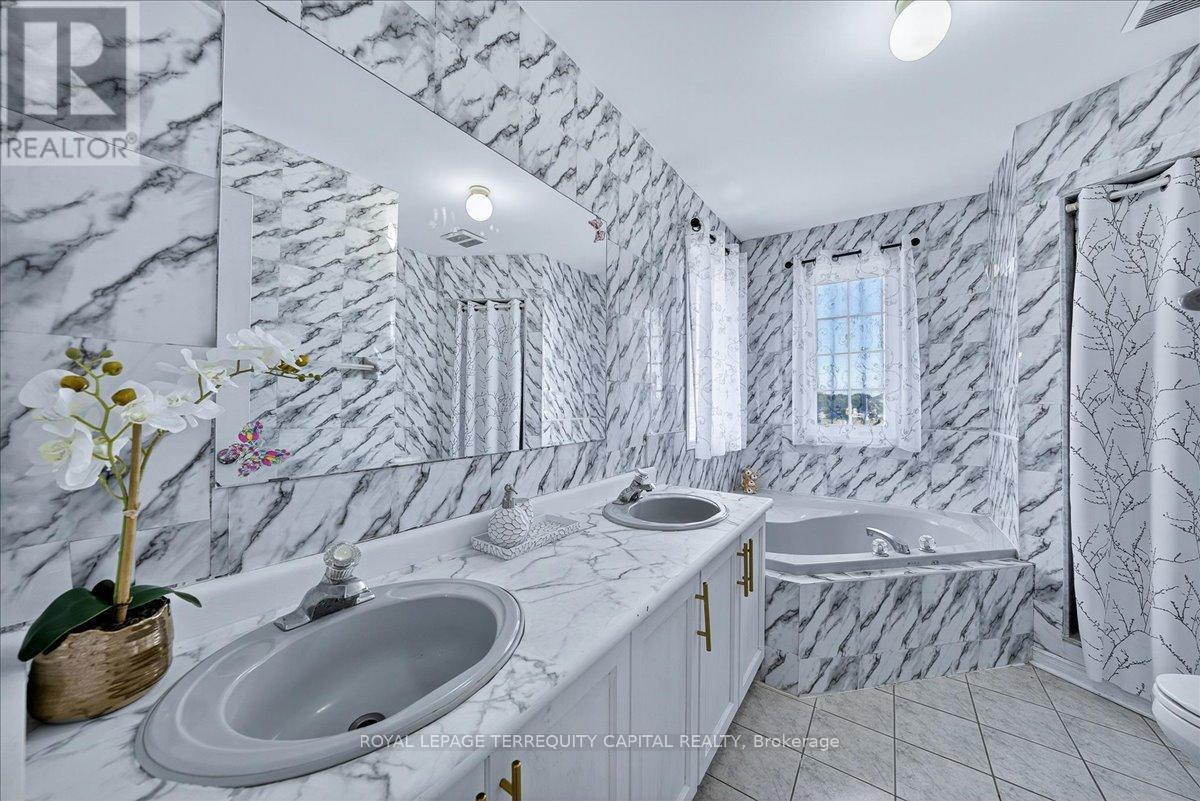 












200 YELLOWOOD CIRCLE

,
Vaughan,




Ontario
L4J8M4

