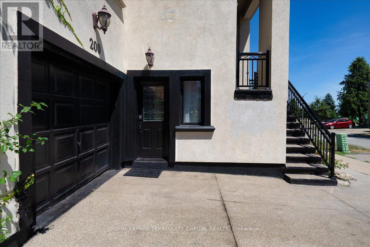 












200 YELLOWOOD CIRCLE

,
Vaughan,




Ontario
L4J8M4

