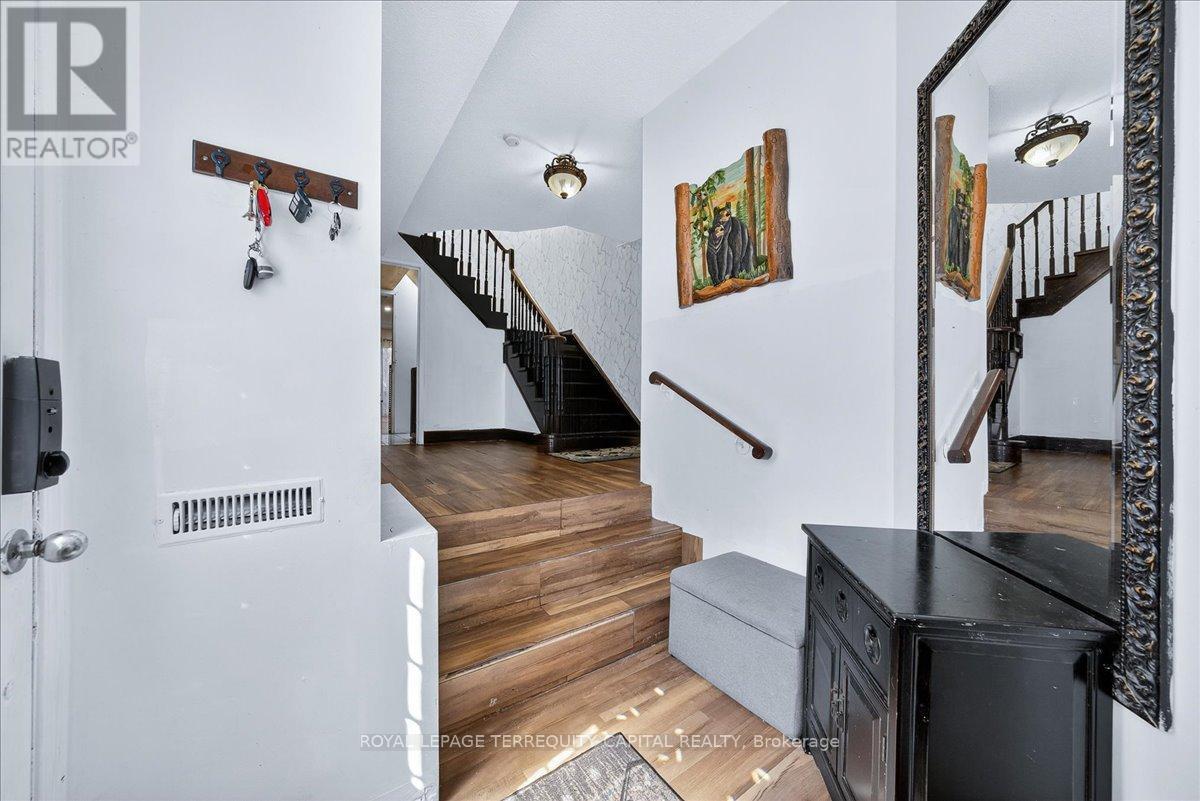 












200 YELLOWOOD CIRCLE

,
Vaughan,




Ontario
L4J8M4

