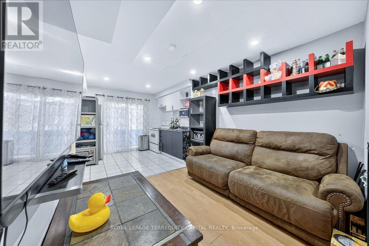












200 YELLOWOOD CIRCLE

,
Vaughan,




Ontario
L4J8M4

