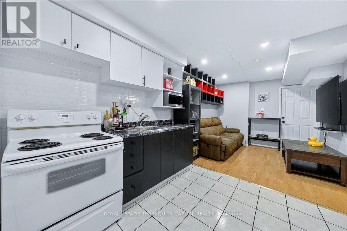 












200 YELLOWOOD CIRCLE

,
Vaughan,




Ontario
L4J8M4

