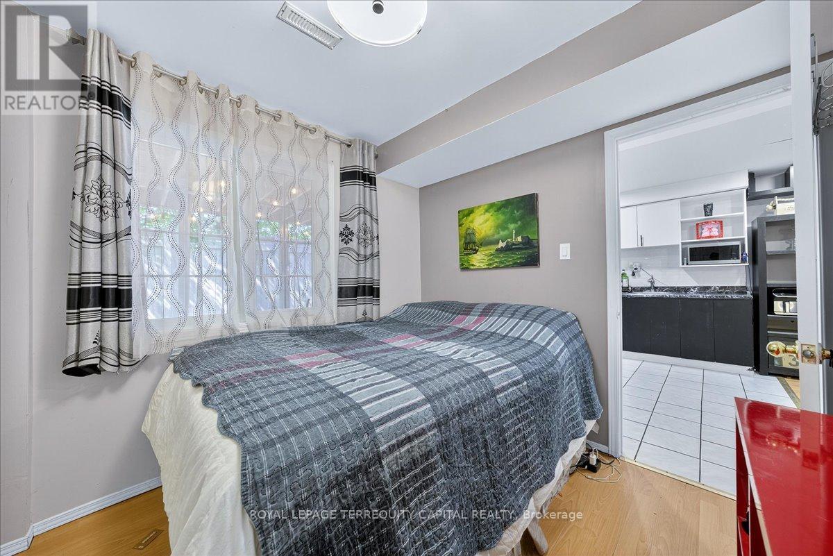 












200 YELLOWOOD CIRCLE

,
Vaughan,




Ontario
L4J8M4

