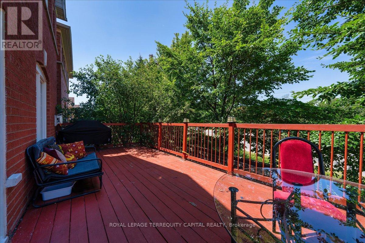 












200 YELLOWOOD CIRCLE

,
Vaughan,




Ontario
L4J8M4

