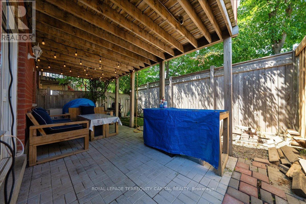 












200 YELLOWOOD CIRCLE

,
Vaughan,




Ontario
L4J8M4

