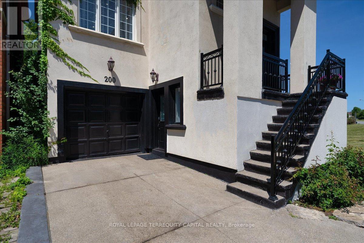 












200 YELLOWOOD CIRCLE

,
Vaughan,




Ontario
L4J8M4

