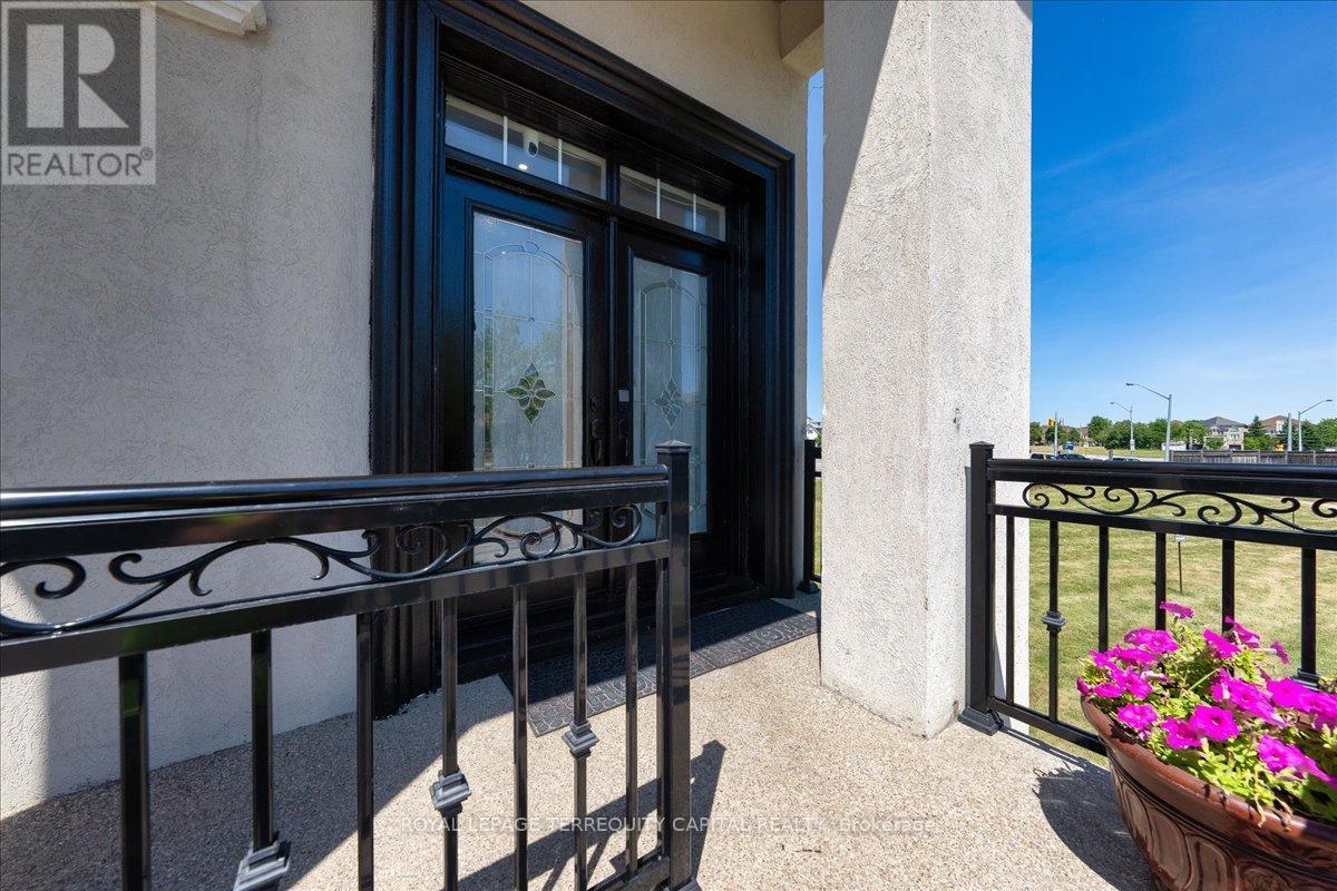 












200 YELLOWOOD CIRCLE

,
Vaughan,




Ontario
L4J8M4


