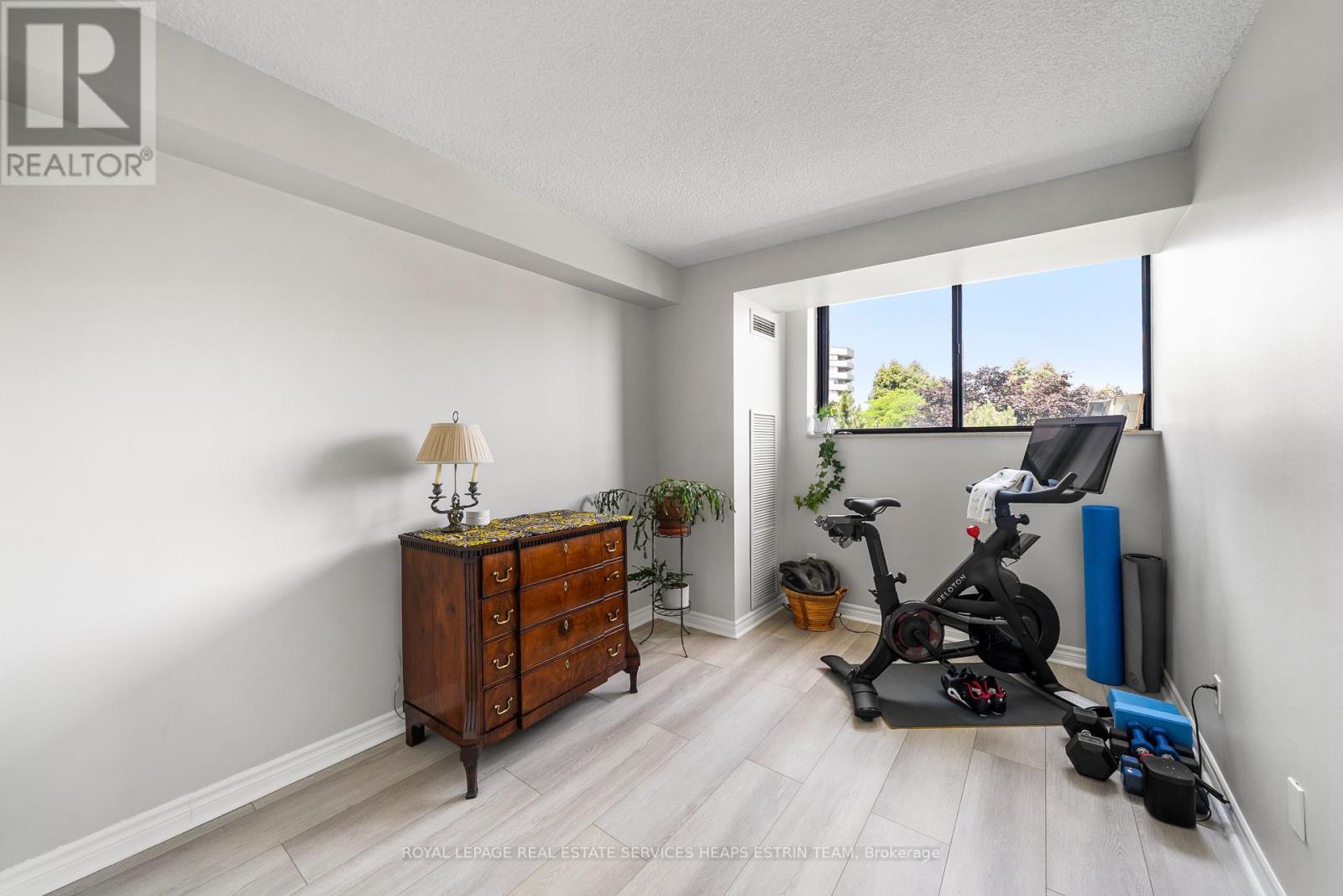 












501 - 40 BAIF BOULEVARD

,
Richmond Hill,




Ontario
L4C5M9

