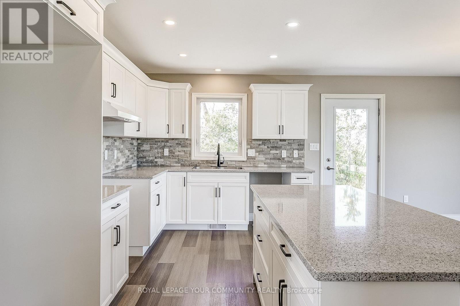 












371 LINDEN VALLEY ROAD

,
Kawartha Lakes,




Ontario
K0M2T0

