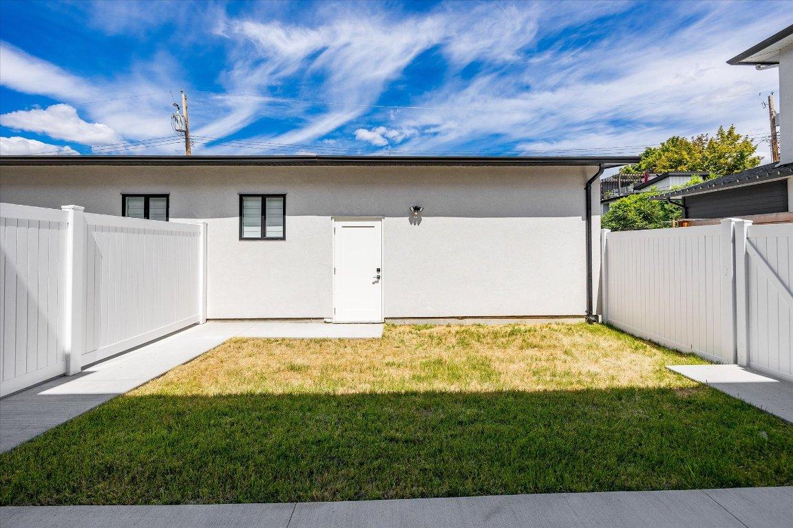 









840


Grenfell

Avenue, 3,
Kelowna,




BC
V1Y 5J4

