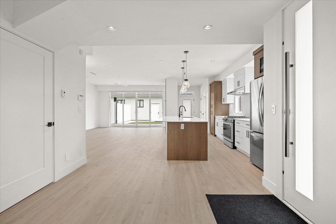 









840


Grenfell

Avenue, 3,
Kelowna,




BC
V1Y 5J4

