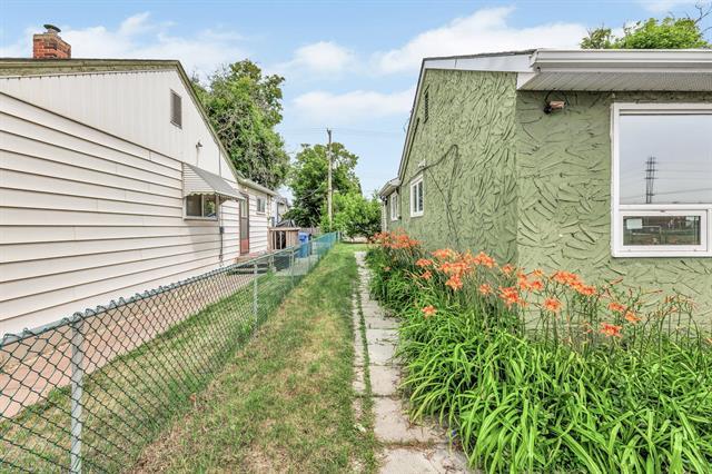 









1395


Logan

AVE,
Winnipeg,




MB
R3E 1R8


