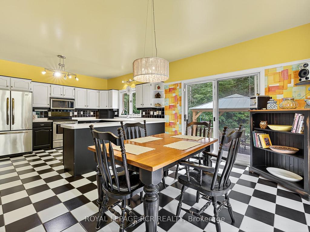 









11


Foxfire

Chase,
Uxbridge,




ON
L9P 0L1

