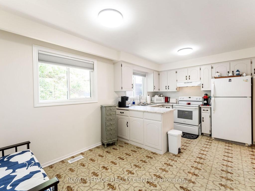 









540


Cavell

Drive, Upper Level,
Mississauga,




ON
L5B 2N9

