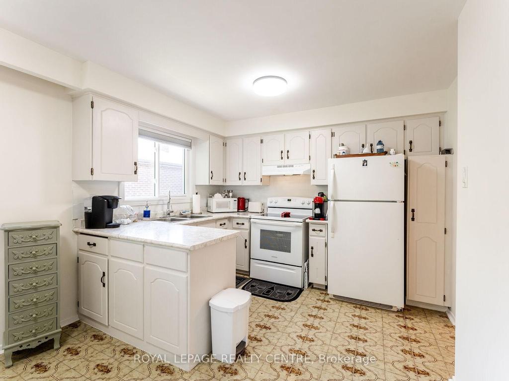 









540


Cavell

Drive, Upper Level,
Mississauga,




ON
L5B 2N9


