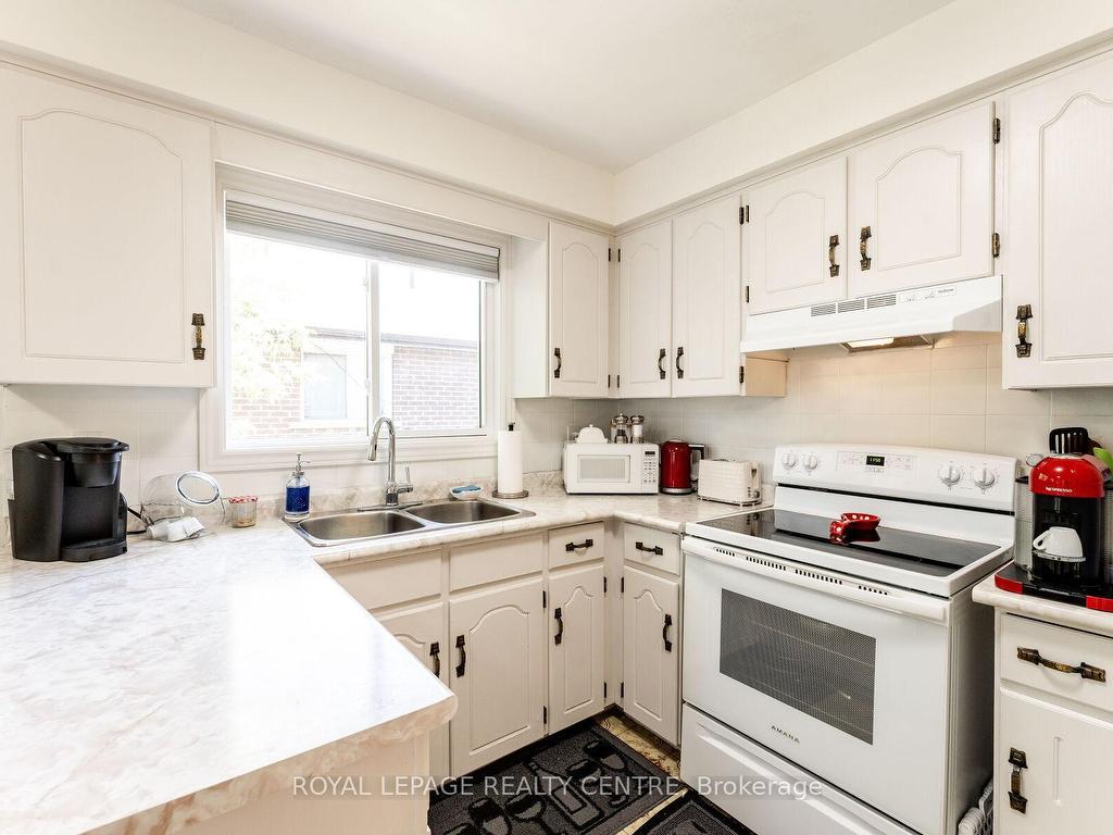 









540


Cavell

Drive, Upper Level,
Mississauga,




ON
L5B 2N9

