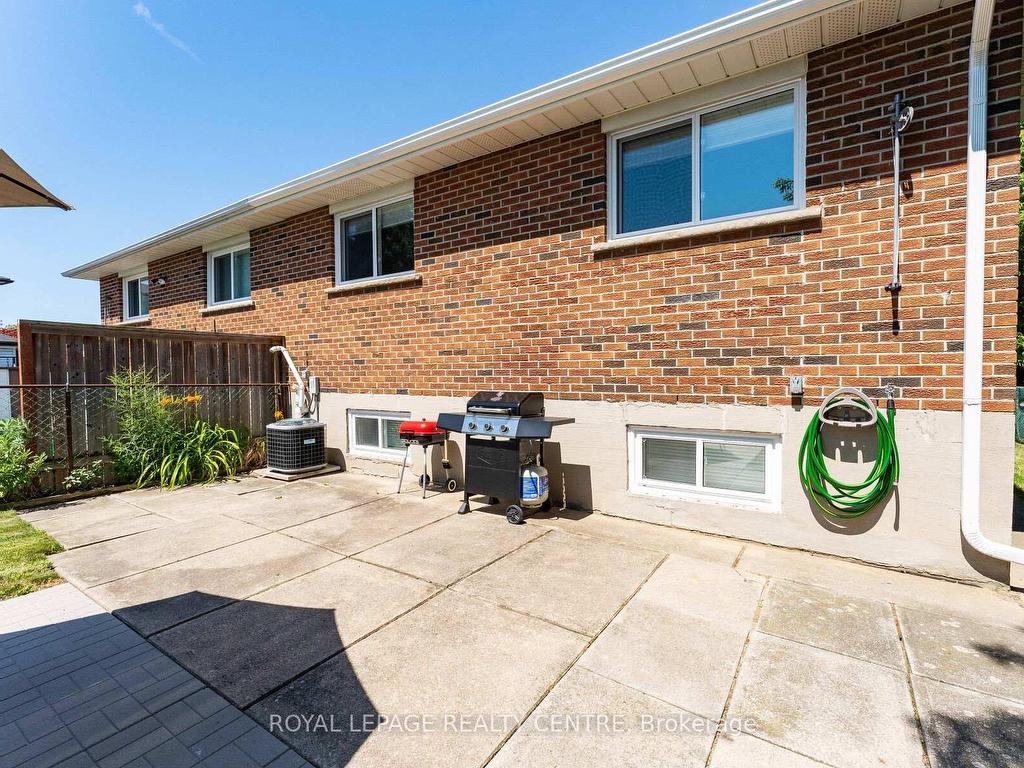 









540


Cavell

Drive, Upper Level,
Mississauga,




ON
L5B 2N9


