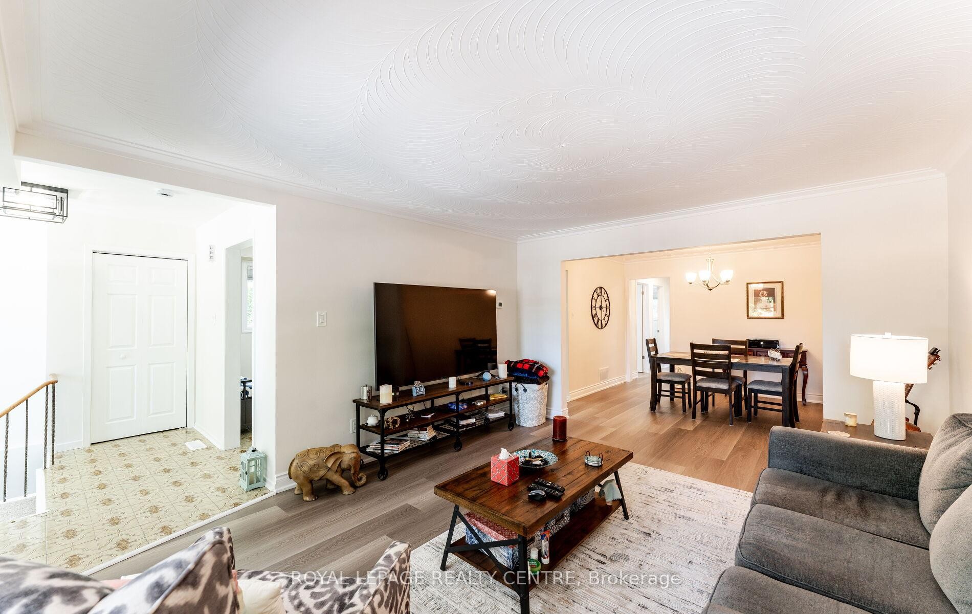 









540


Cavell

Drive, Upper Level,
Mississauga,




ON
L5B 2N9

