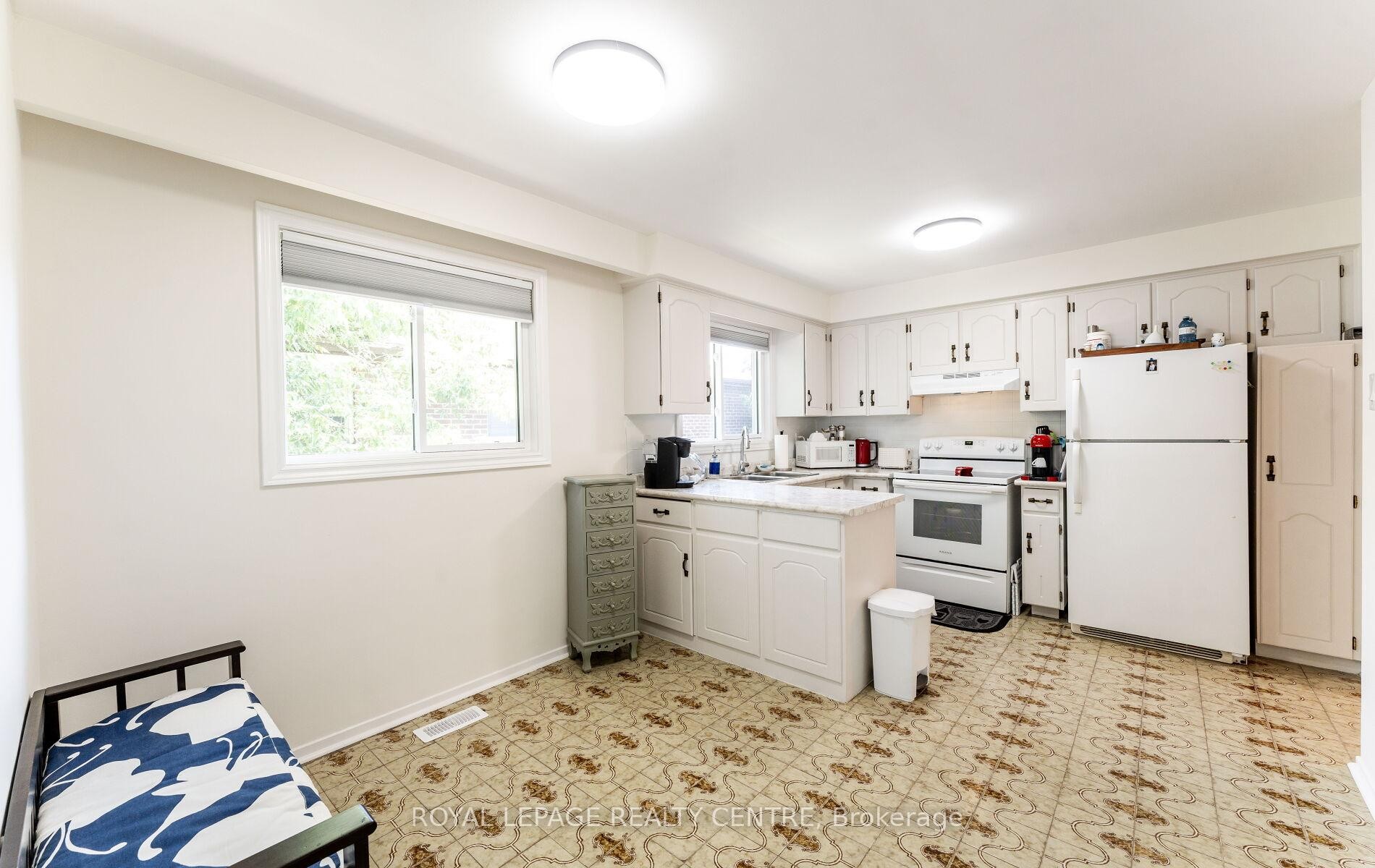 









540


Cavell

Drive, Upper Level,
Mississauga,




ON
L5B 2N9

