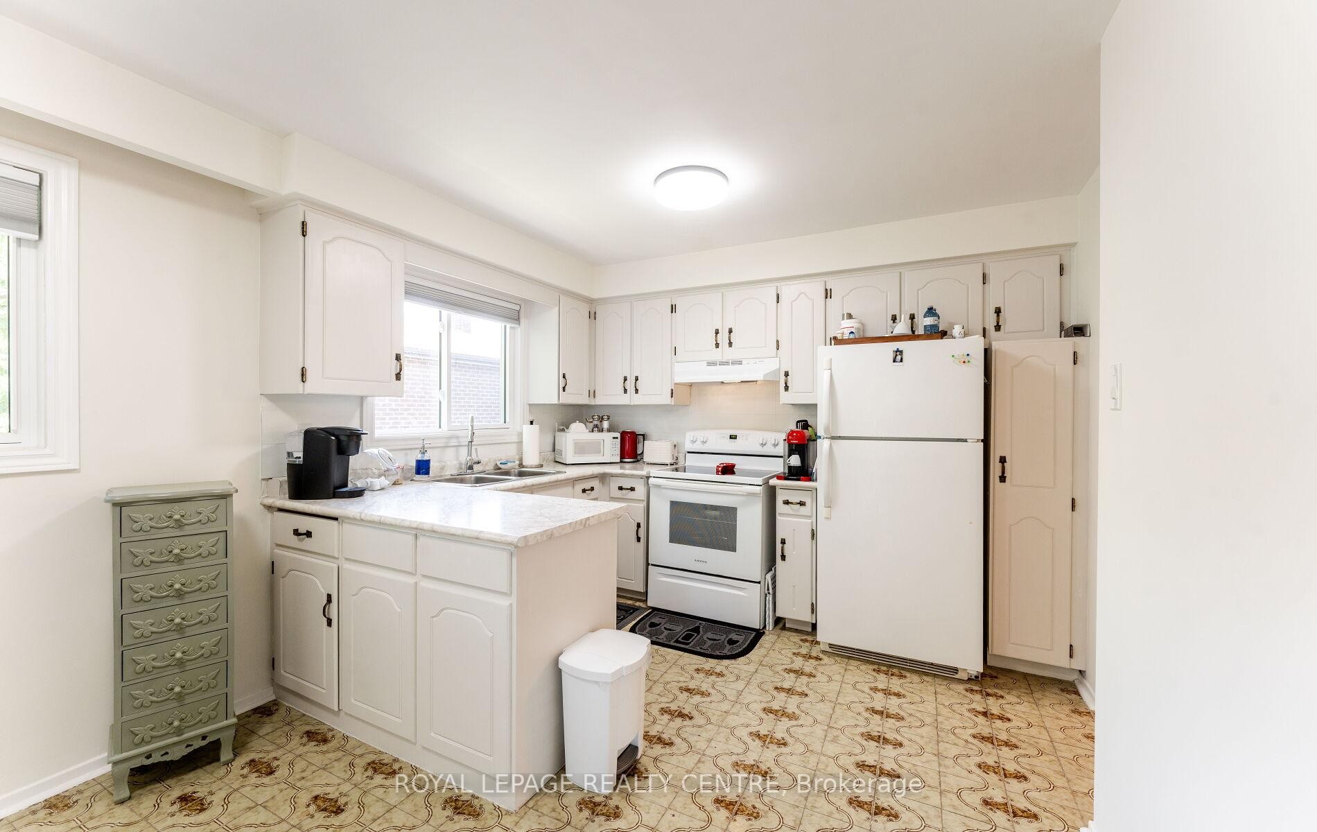 









540


Cavell

Drive, Upper Level,
Mississauga,




ON
L5B 2N9

