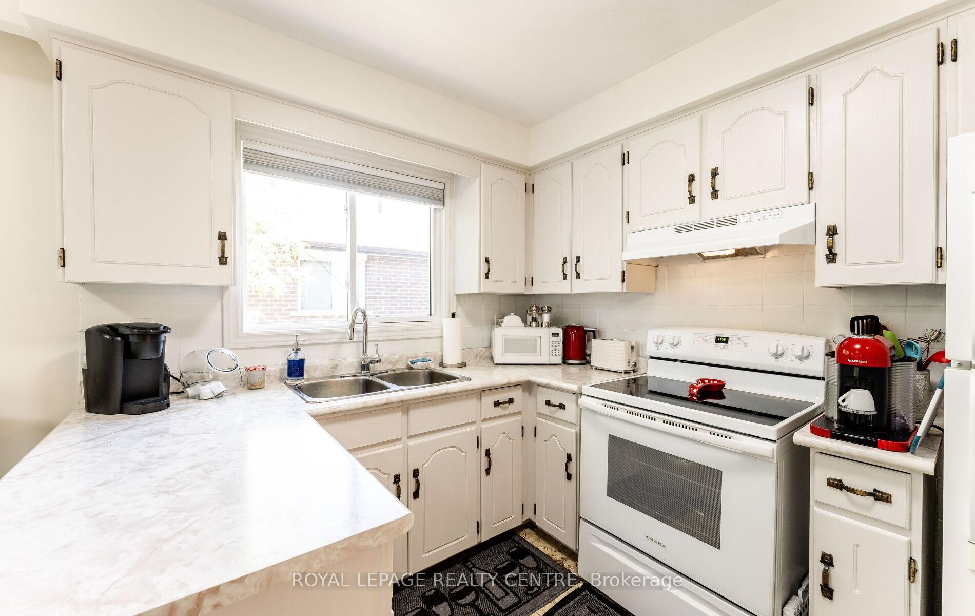 









540


Cavell

Drive, Upper Level,
Mississauga,




ON
L5B 2N9

