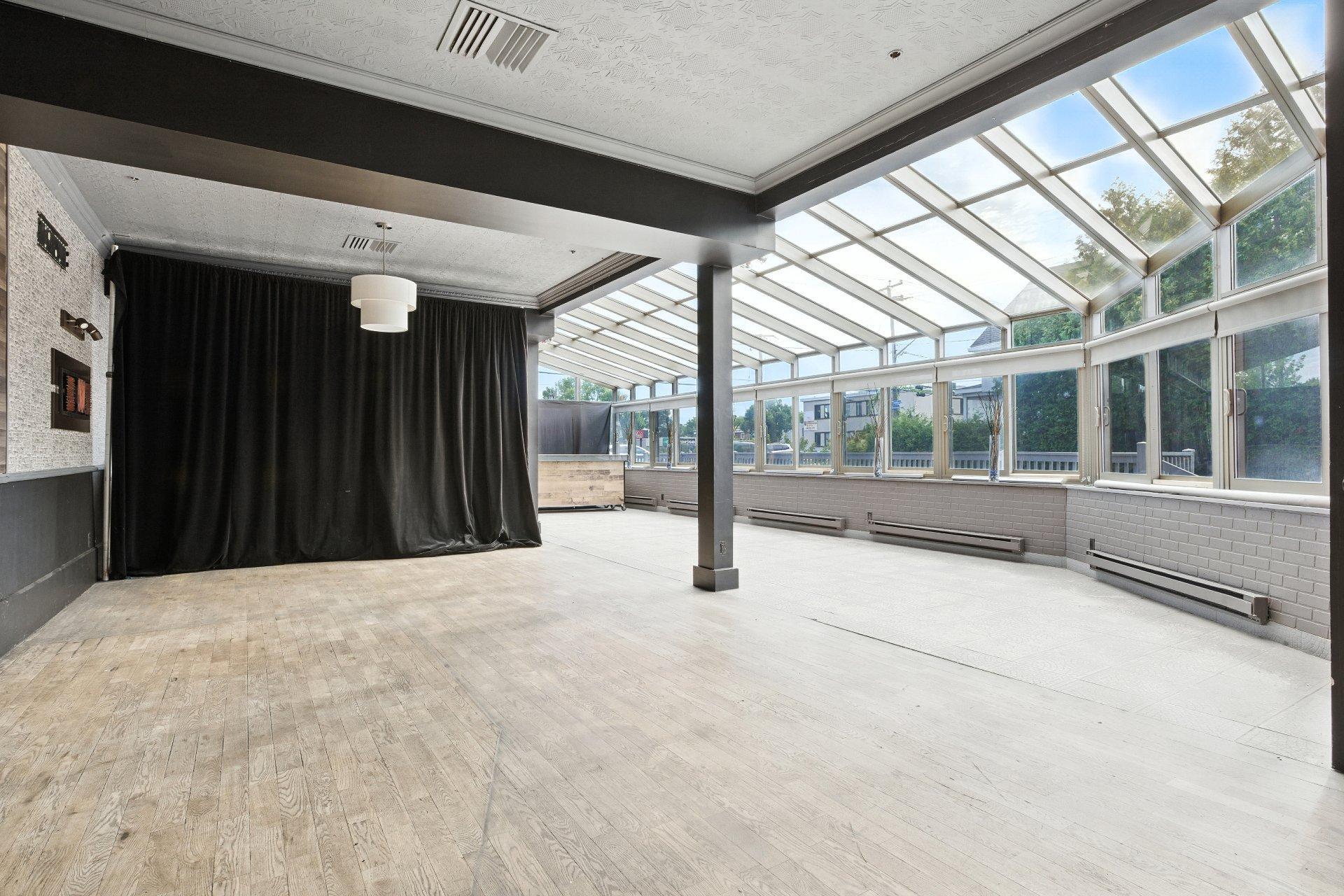 









1600


Rue Robinson

, 104,
Laval (Chomedey),




QC
H7W2W4

