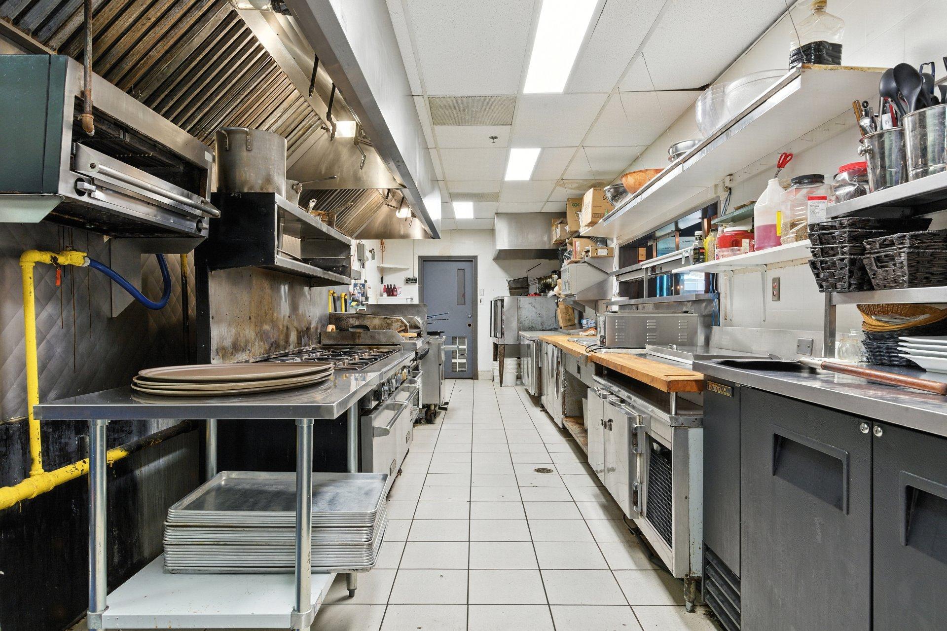 









1600


Rue Robinson

, 104,
Laval (Chomedey),




QC
H7W2W4

