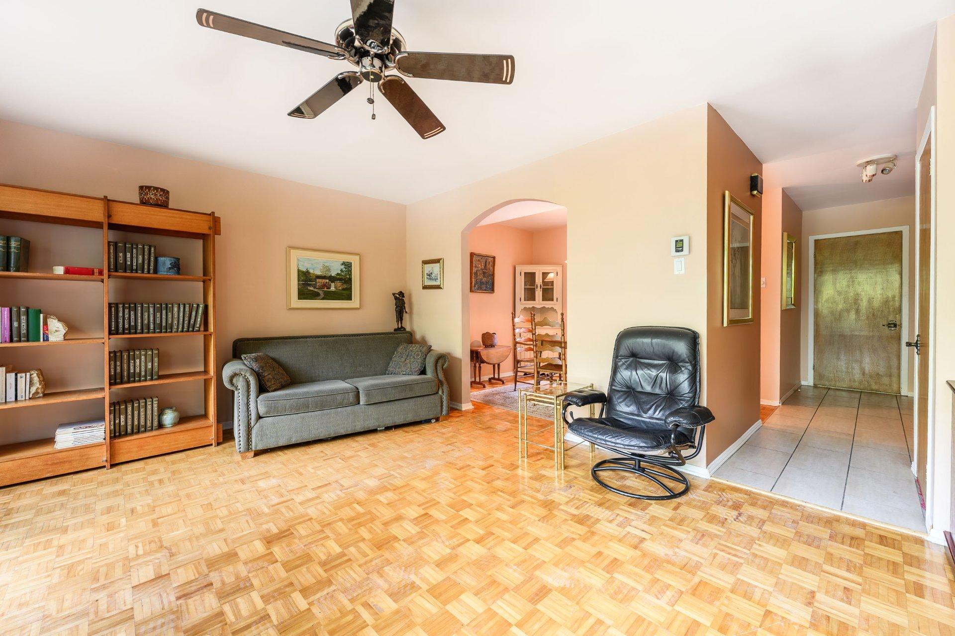









5920


Av. du Bocage

,
Montréal (Anjou),




QC
H1M1X2

