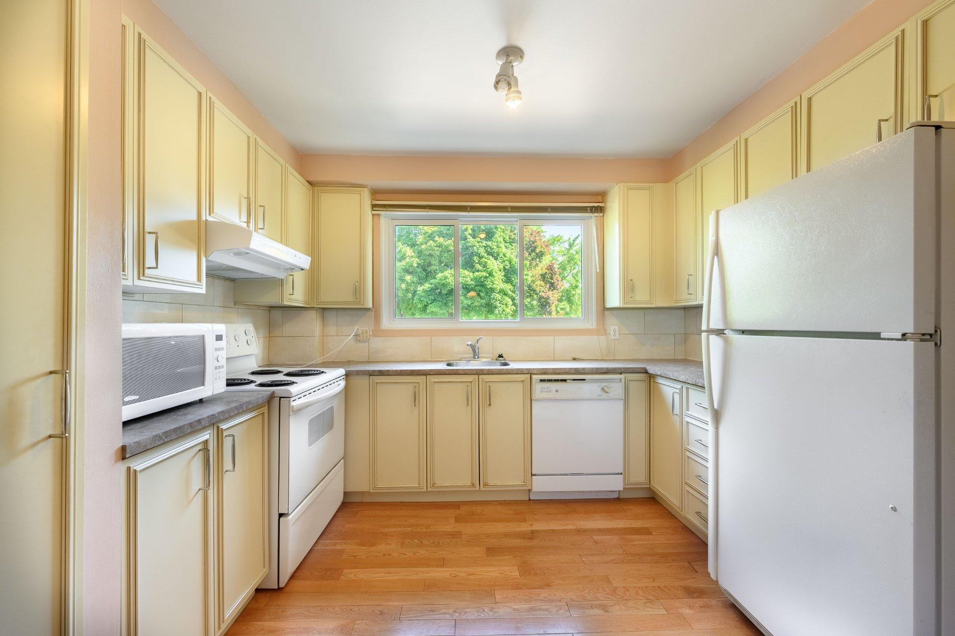 









5920


Av. du Bocage

,
Montréal (Anjou),




QC
H1M1X2

