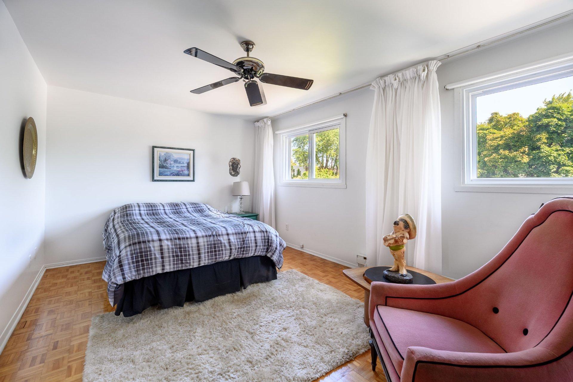 









5920


Av. du Bocage

,
Montréal (Anjou),




QC
H1M1X2

