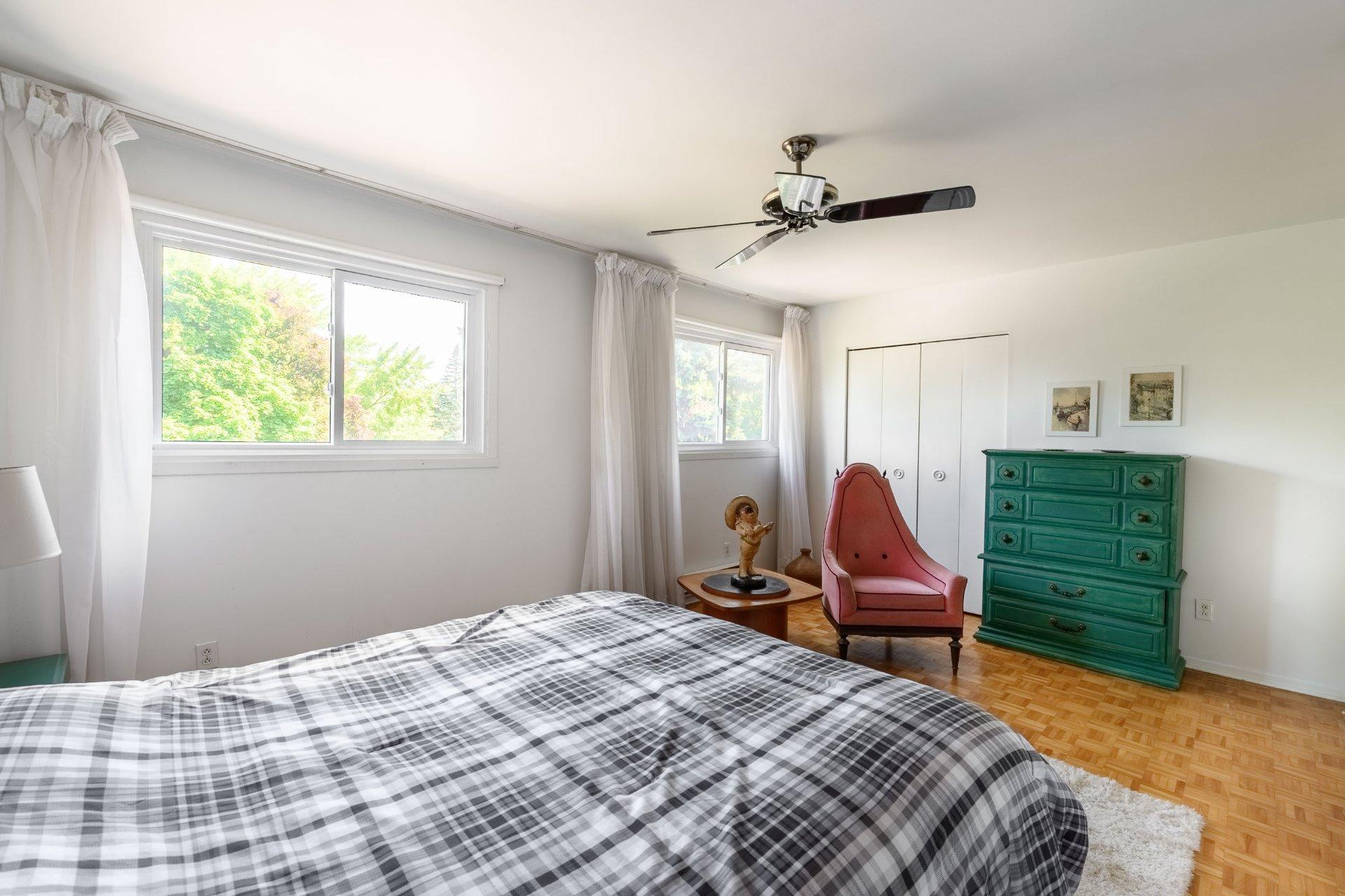 









5920


Av. du Bocage

,
Montréal (Anjou),




QC
H1M1X2

