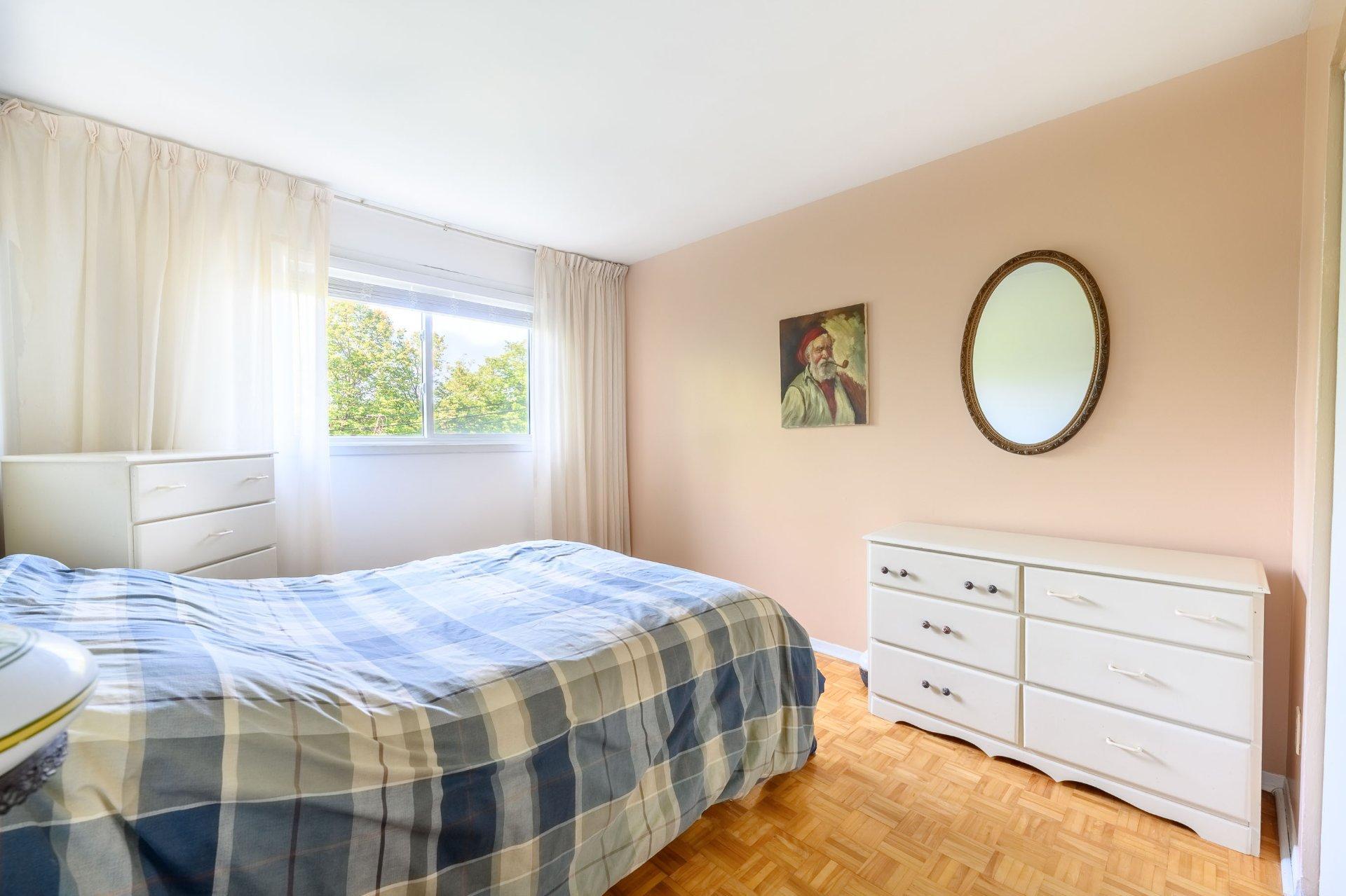 









5920


Av. du Bocage

,
Montréal (Anjou),




QC
H1M1X2

