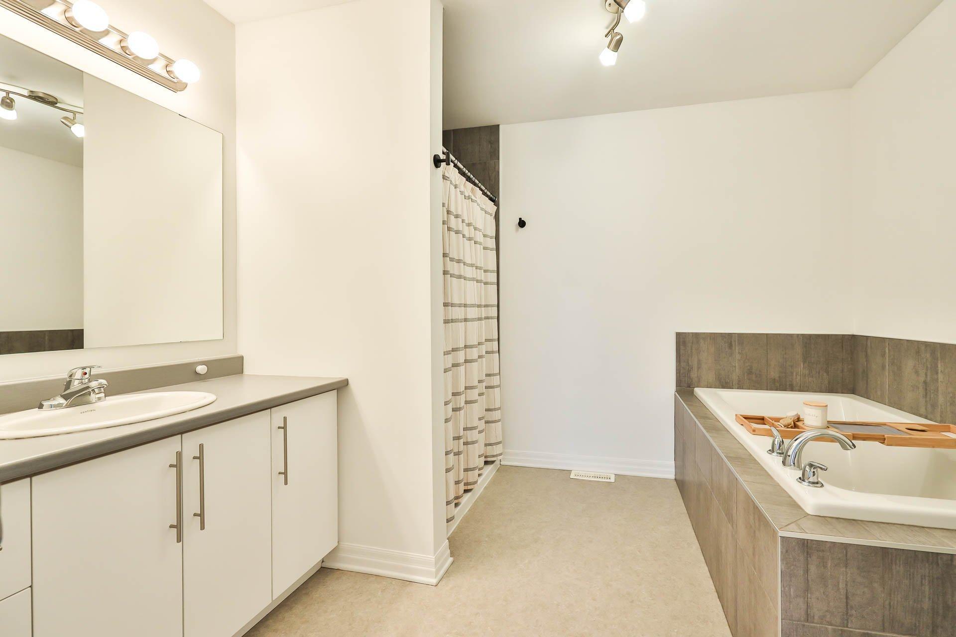 









157


Rue de l'Ours-Noir

,
Gatineau (Aylmer),




QC
J9J1Y8

