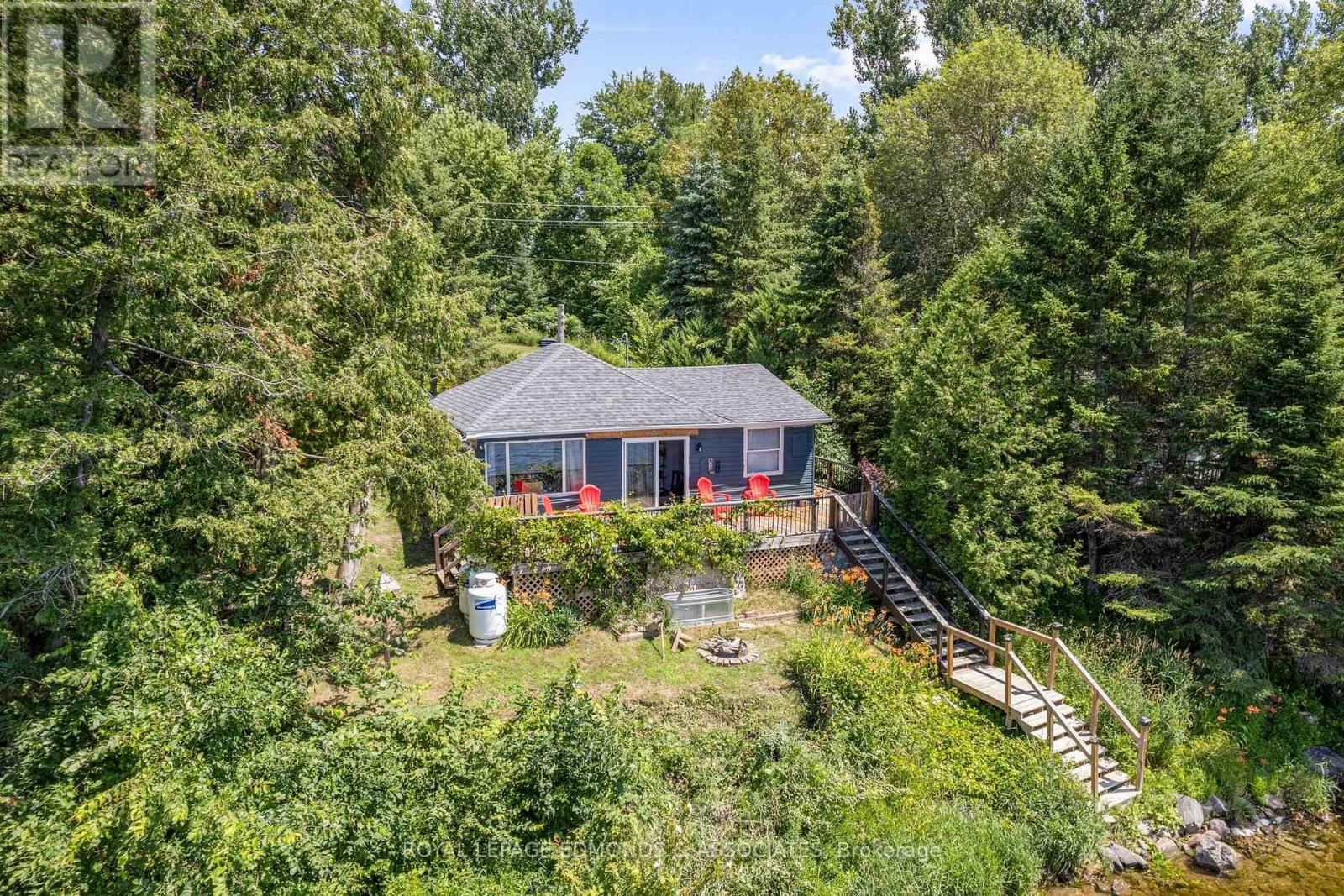 












40A HENDRY LANE

,
Whitewater Region,




Ontario
K0J1K0

