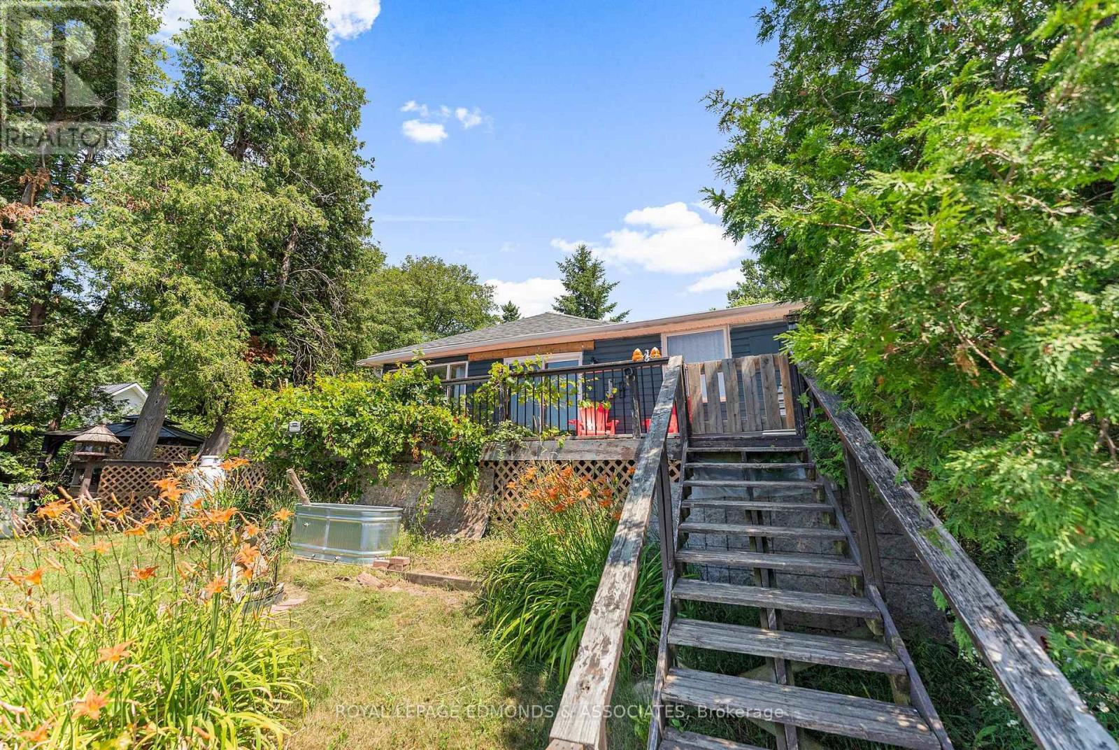 












40A HENDRY LANE

,
Whitewater Region,




Ontario
K0J1K0

