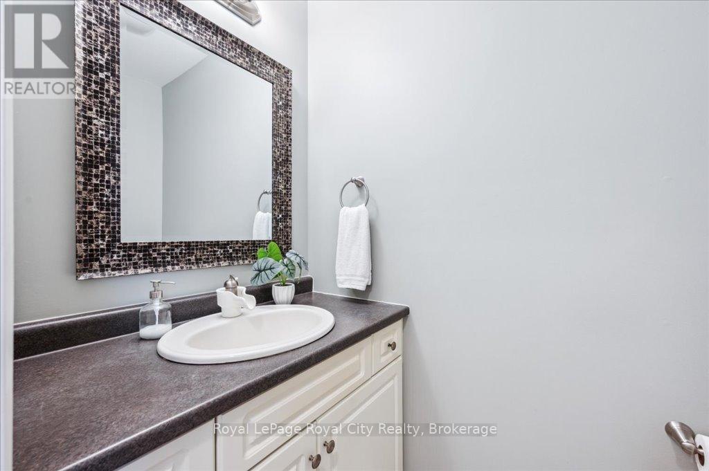 












67 GREY OAK DRIVE

,
Guelph (Pineridge/Westminster Woods),




Ontario
N1L1R2

