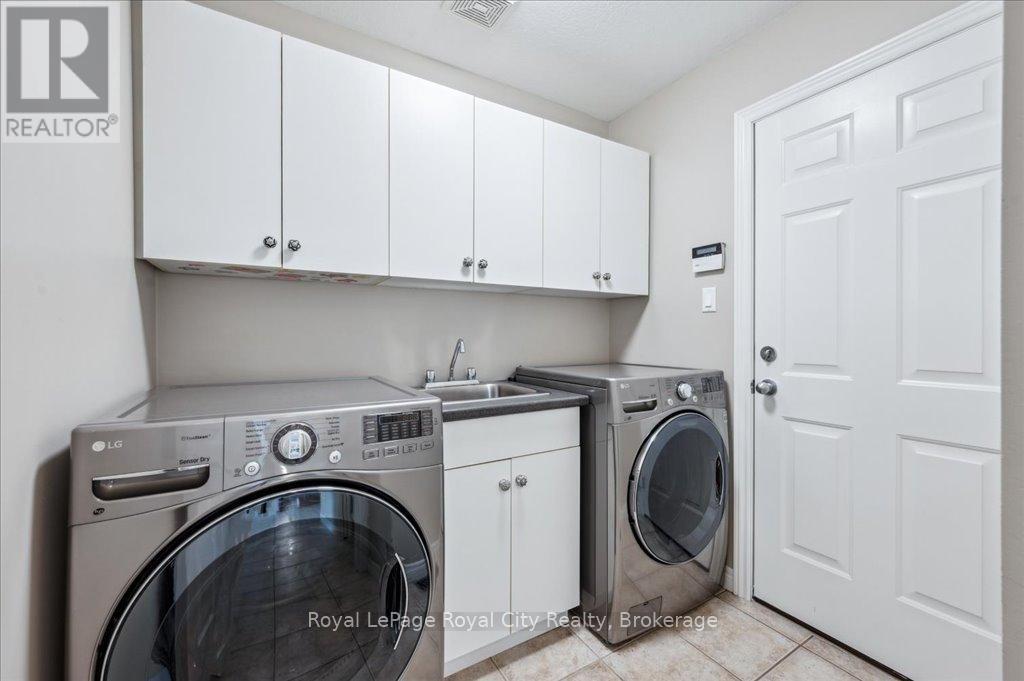 












67 GREY OAK DRIVE

,
Guelph (Pineridge/Westminster Woods),




Ontario
N1L1R2

