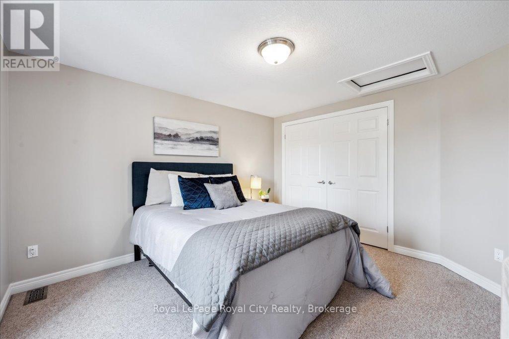 












67 GREY OAK DRIVE

,
Guelph (Pineridge/Westminster Woods),




Ontario
N1L1R2

